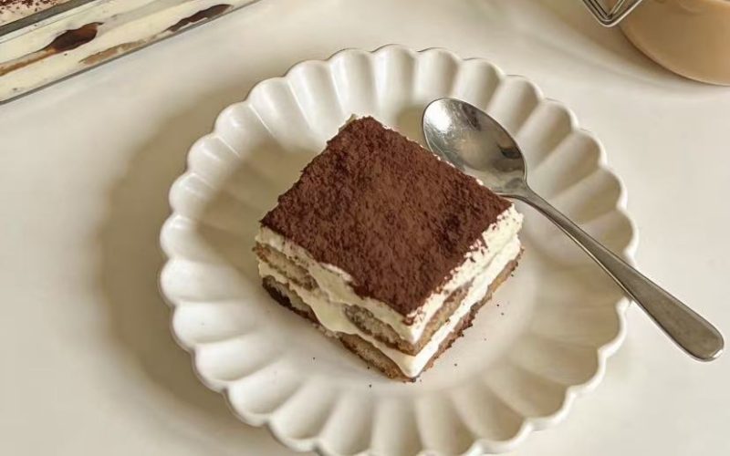 The Ultimate Guide to Tiramisu: Classic Italian Dessert & Recipes